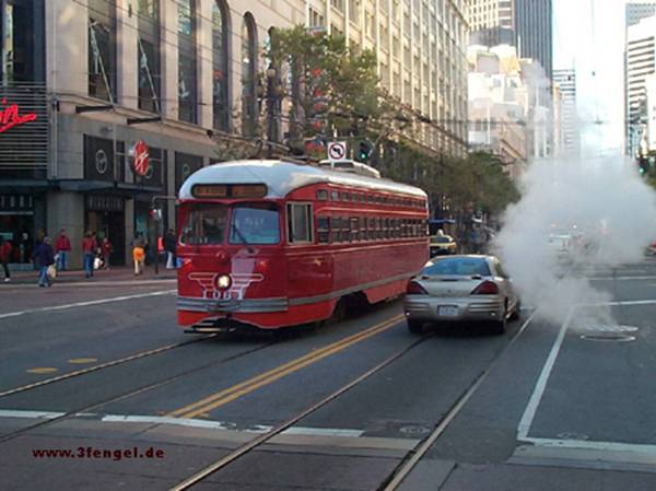 Verkehr: Moderne Zeiten 2001 mit regulären Straßenbahnen aus den 50ern.
San Francisco im April 2001.
