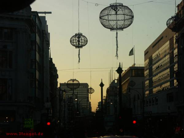 Ufos ber Oxford Street. Aufgenommen im Januar 2006 in London.
Chinesisches Neujahrslampen
