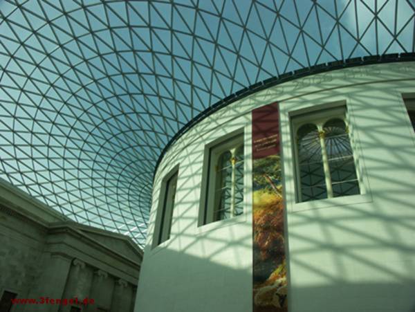 light and shadow at the glas roof of the britisch museum, London