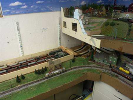 Rechte Seite des Schattenbahnhofs von oben und vorne