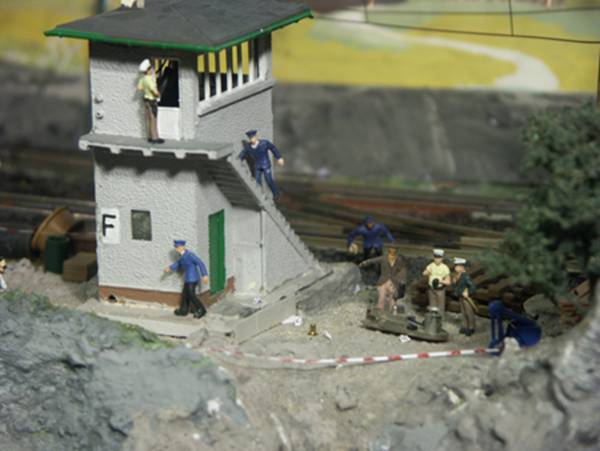 Block 21, police and railway managers discussing the modus operandi